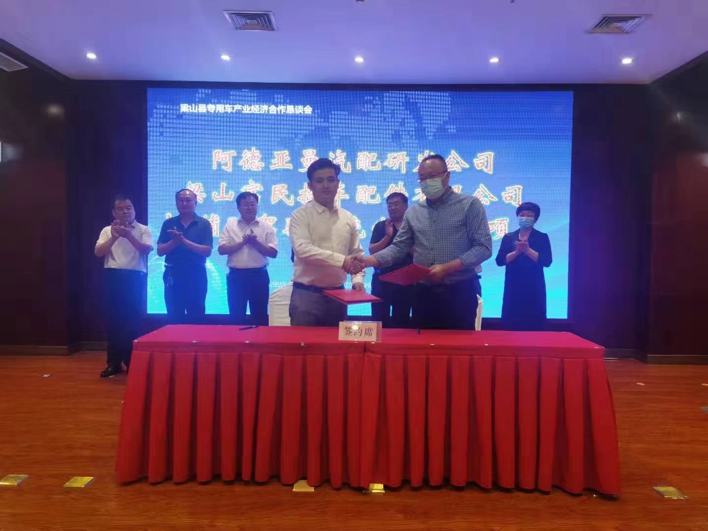 Congratulazioni all'asse di Liangshan Fumin per essere andato all'estero