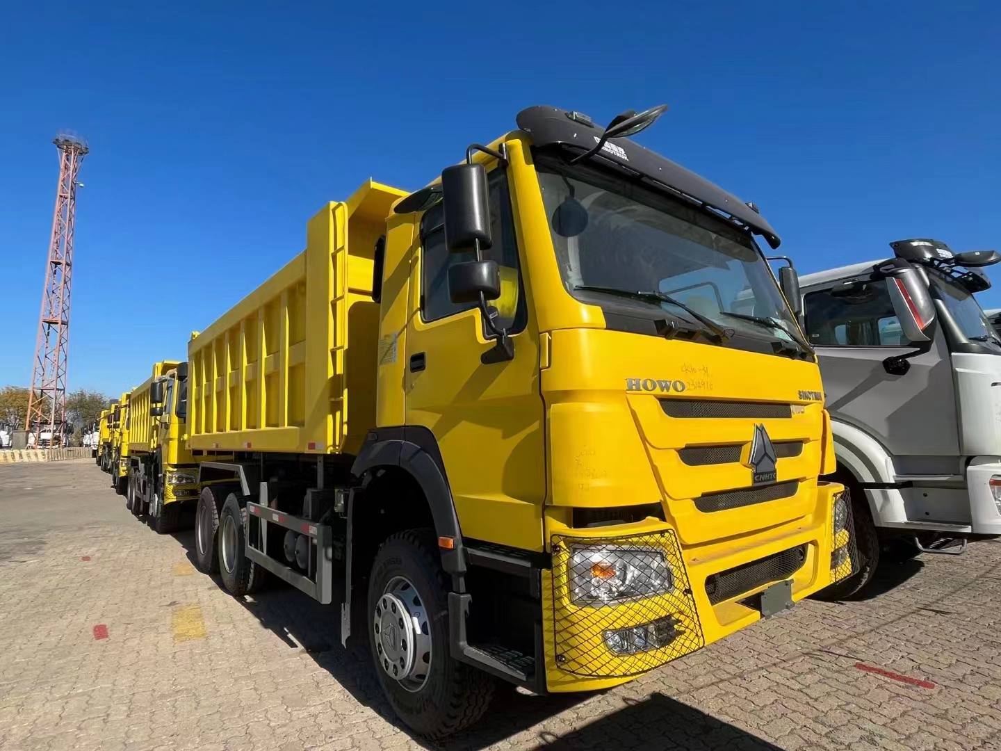 Howo 6x4 Dump Dloupple Truck