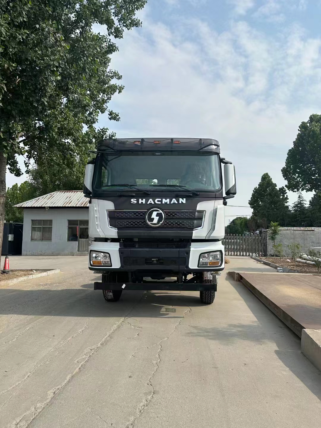 Esporta nuove auto a casa tua Shaanxi Automobile Delonghi X3000-8x4 National V, Bridge Steel, trasmissione manuale, scatola di grandi dimensioni può essere personalizzata, il modello più 🔥 in Asia centrale e Russia