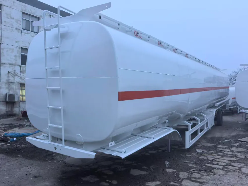 Autocarro semirimorchio con serbatoio carburante usato